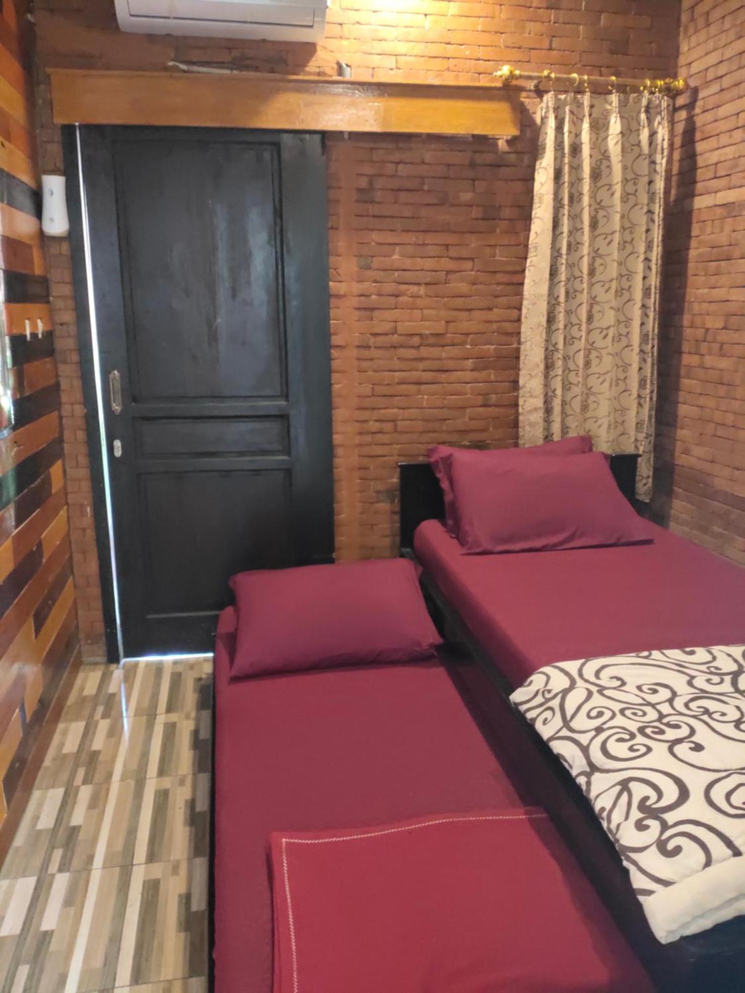 Grha Pawitra Trowulan Apartment ภายนอก รูปภาพ